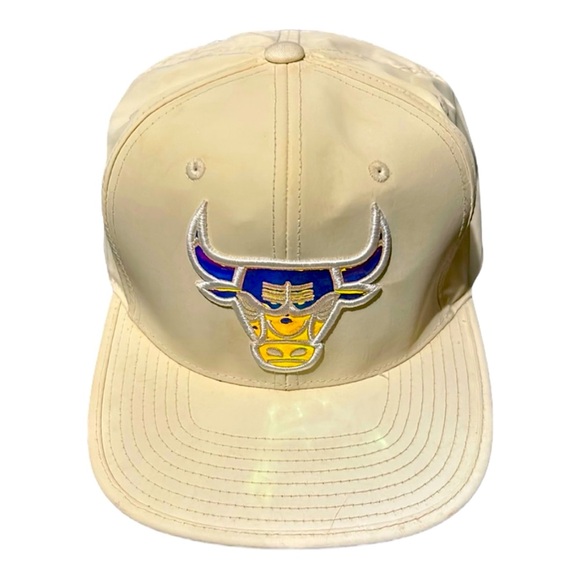 Mitchell & Ness Chicago Bulls Snap Back VERY RARE in this new condition - Picture 2 of 9